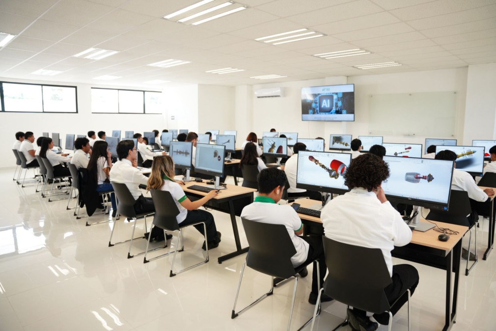 Nuevo Laredo marca pauta en Tamaulipas: entrega Carmen Lilia Canturosas laboratorio de inteligencia artificial en la Universidad Tecnológica