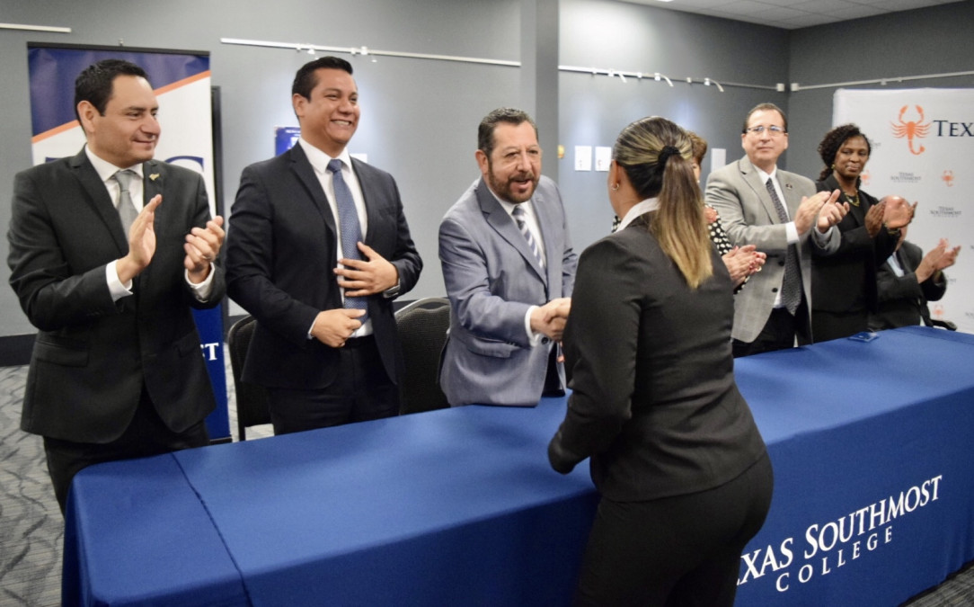 Concluyen policías tamaulipecos primera etapa de  curso de inglés en Texas