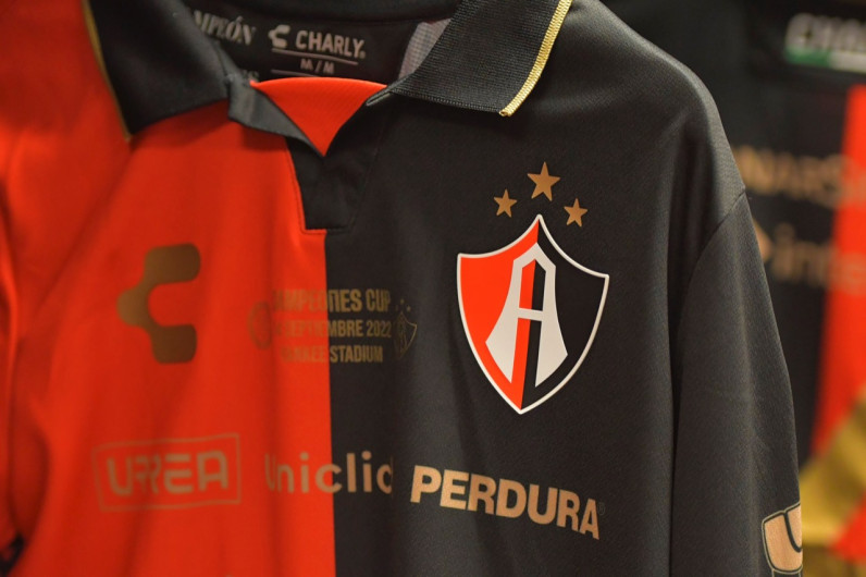 Presenta Atlas jersey conmemorativo al bicampeonato
