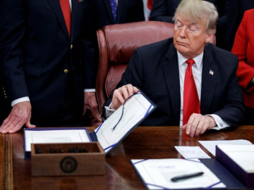 Trump firma ley que dejaría libres a miles de presos