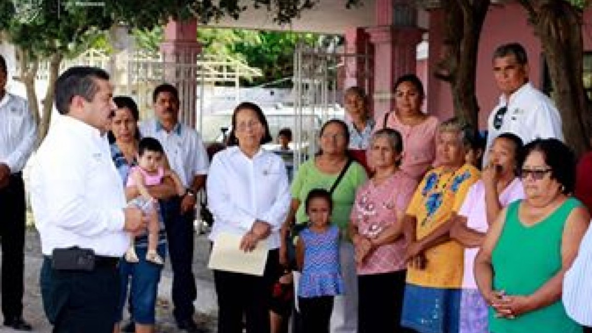 Dan banderazo para inicio de pavimentación