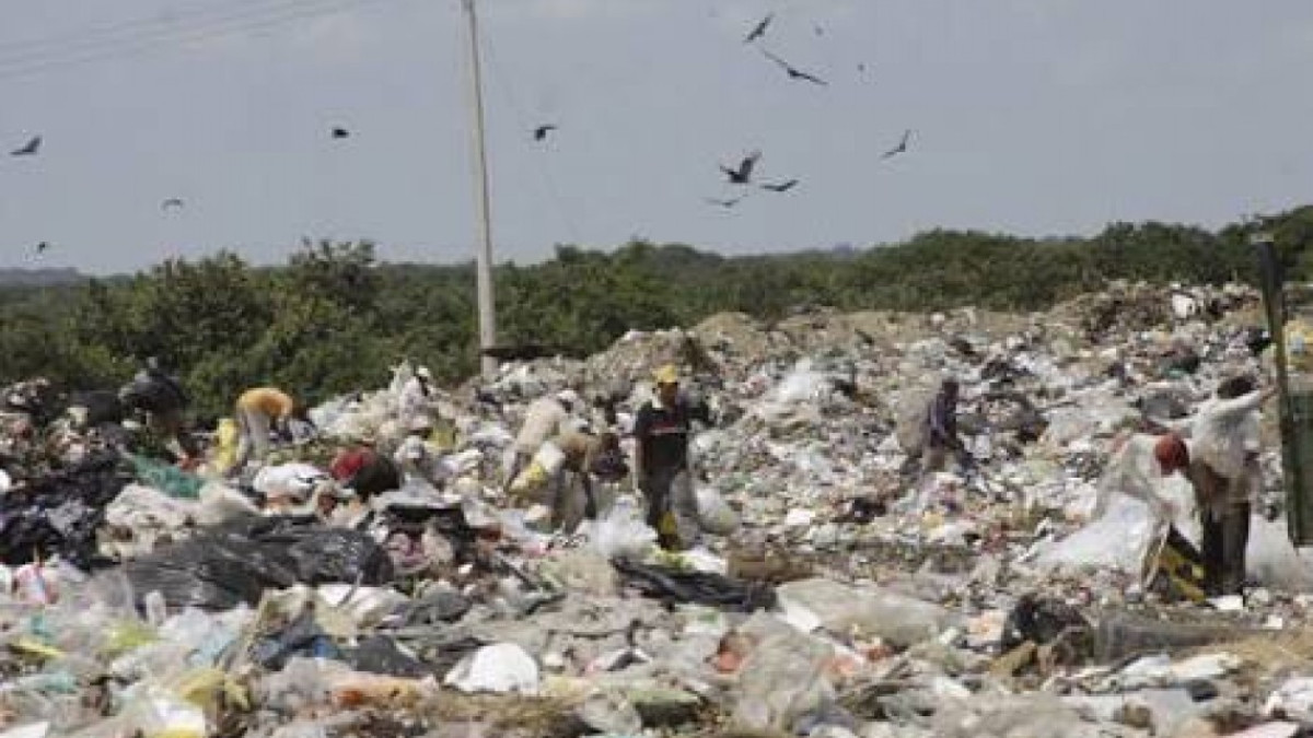 Vigilan que se cumplan las normas ambientales en el relleno sanitario