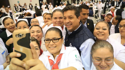 Entrega Gobernador reconocimientos a enfermeros tamaulipecos