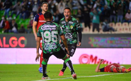 Cae Chivas frente al León en el último minuto 