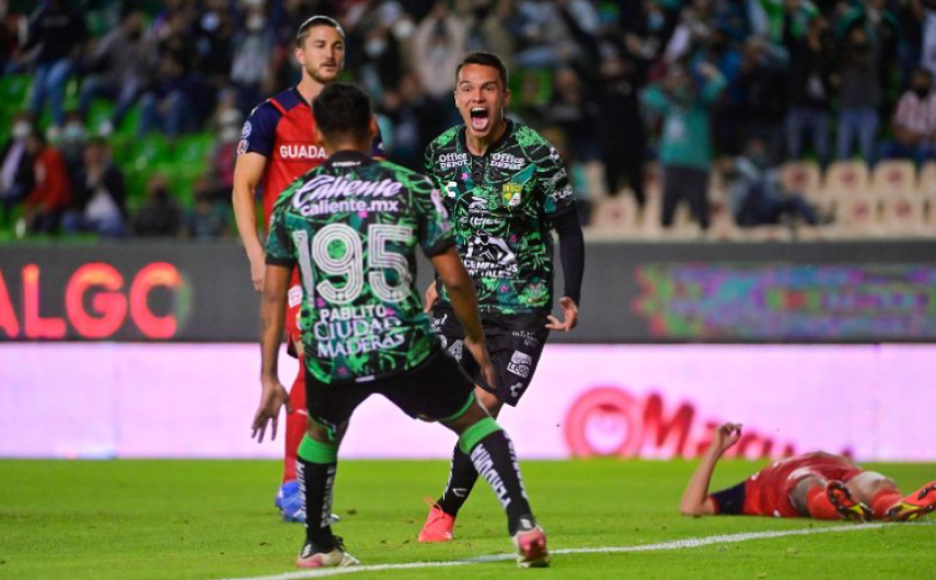 Cae Chivas frente al León en el último minuto 