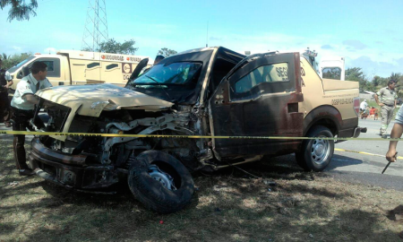 Camioneta de valores choca en la Tampico-Valles