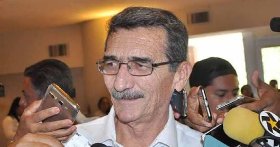 Universitarios realizan colecta contra el cáncer