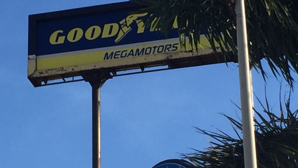 Quema de llantas amenaza con incendiar bodegas