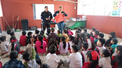 Reciben pláticas alumnos sobre seguridad para evitar bullying