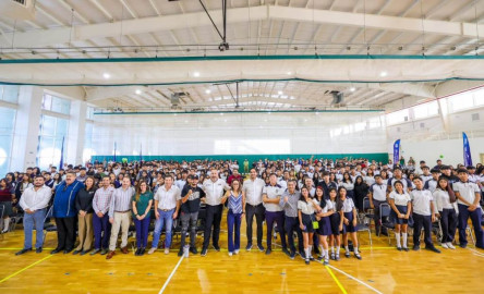 Se reunieron más de Mil jóvenes con Carlos Peña Ortiz y la boxeadora Jackie Nava