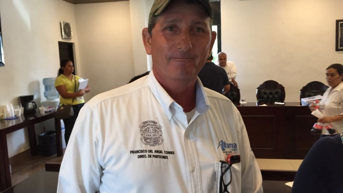 ⁠⁠⁠Ciudadanos se quejan por la maleza y basura en cementerios