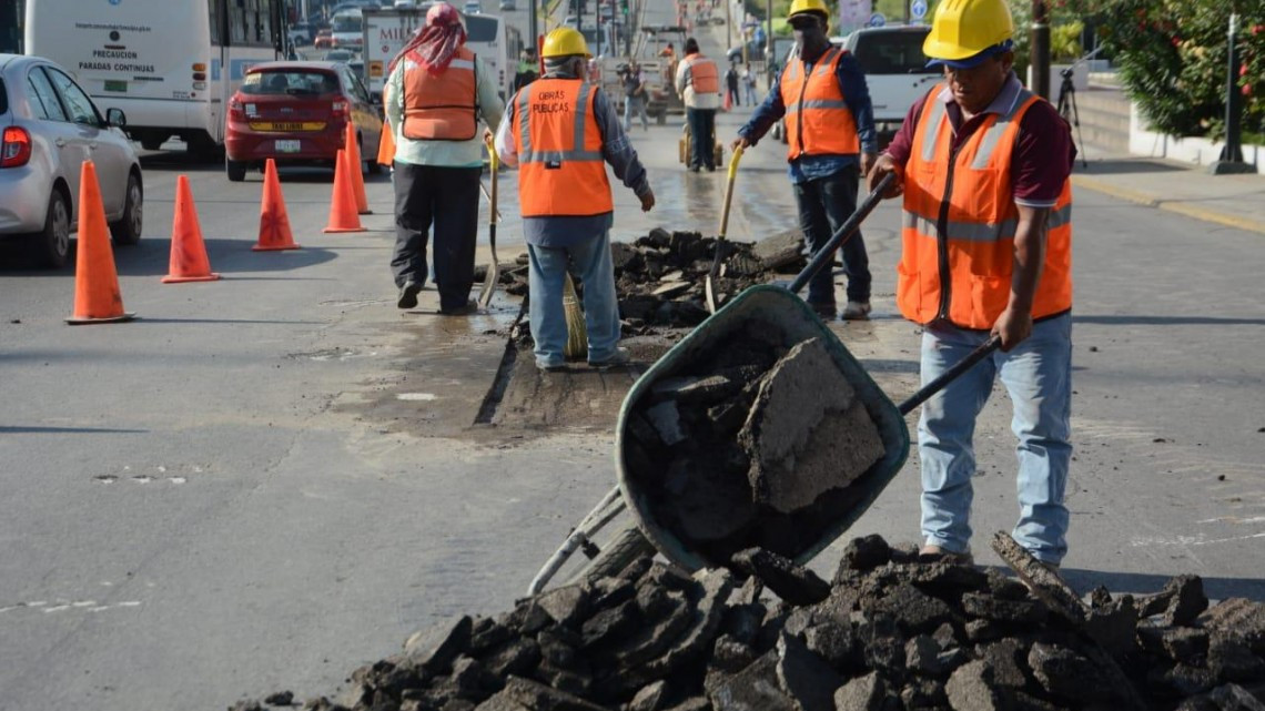 Pone en Marcha Chucho Nader Programa Intensivo de Bacheo en la Avenida Hidalgo