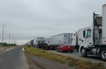 Se acumula carga en el Puente de Comercio Mundial