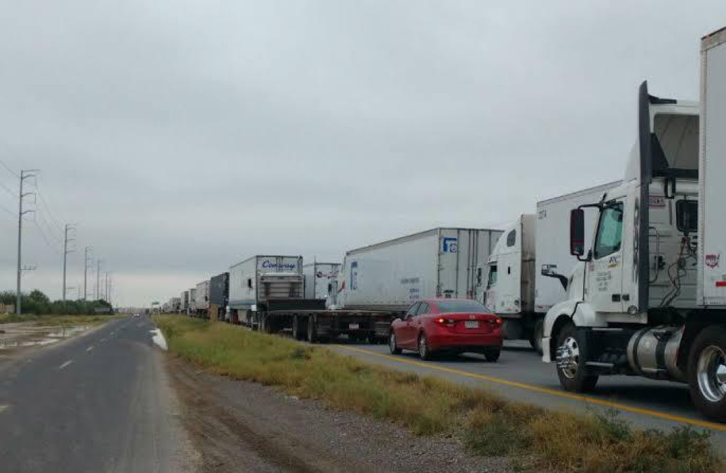 Se acumula carga en el Puente de Comercio Mundial