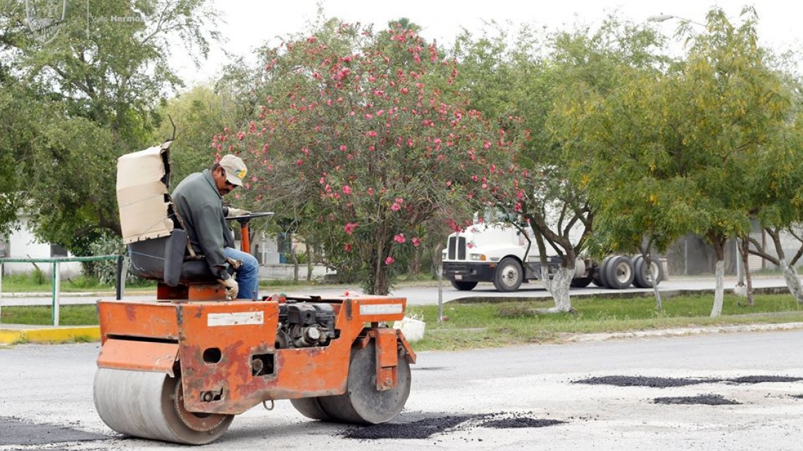Realizan bacheo en calles de Valle Hermoso