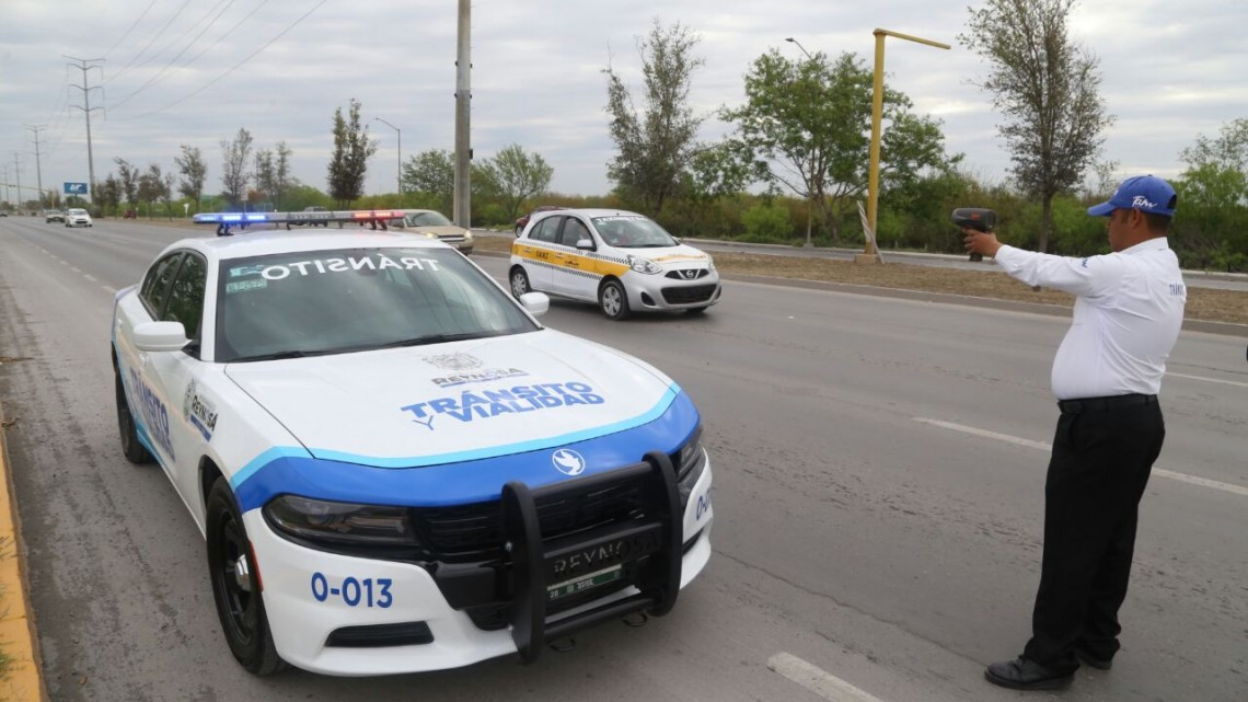 Invita Tránsito y Vialidad a respetar límites de velocidad