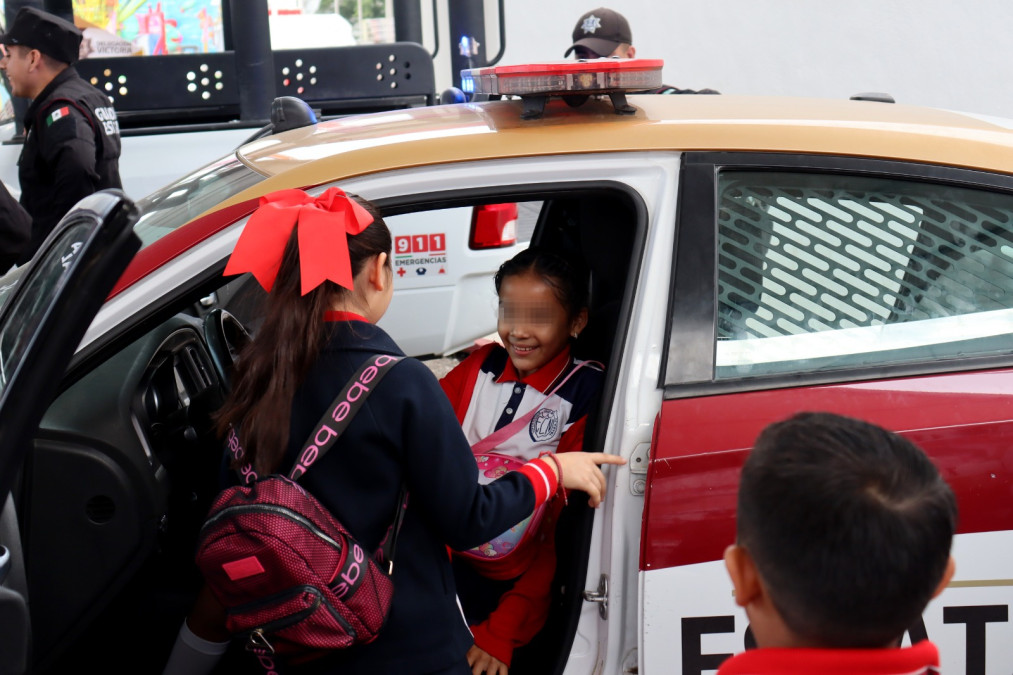Infantes disfrutan abordar unidades oficiales de la Guardia Estatal en Feria Tamaulipas 2023