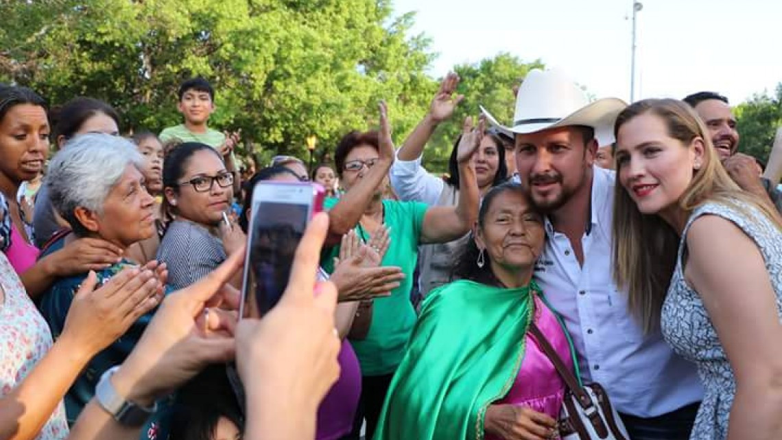 Ayuntamiento realizó festejo por el "Día de las madres"