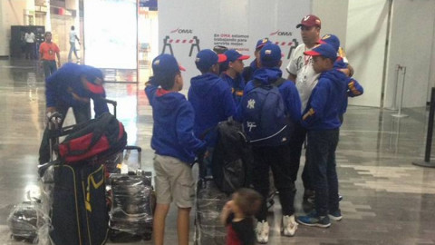 Llegan a Reynosa peloteritos de Venezuela