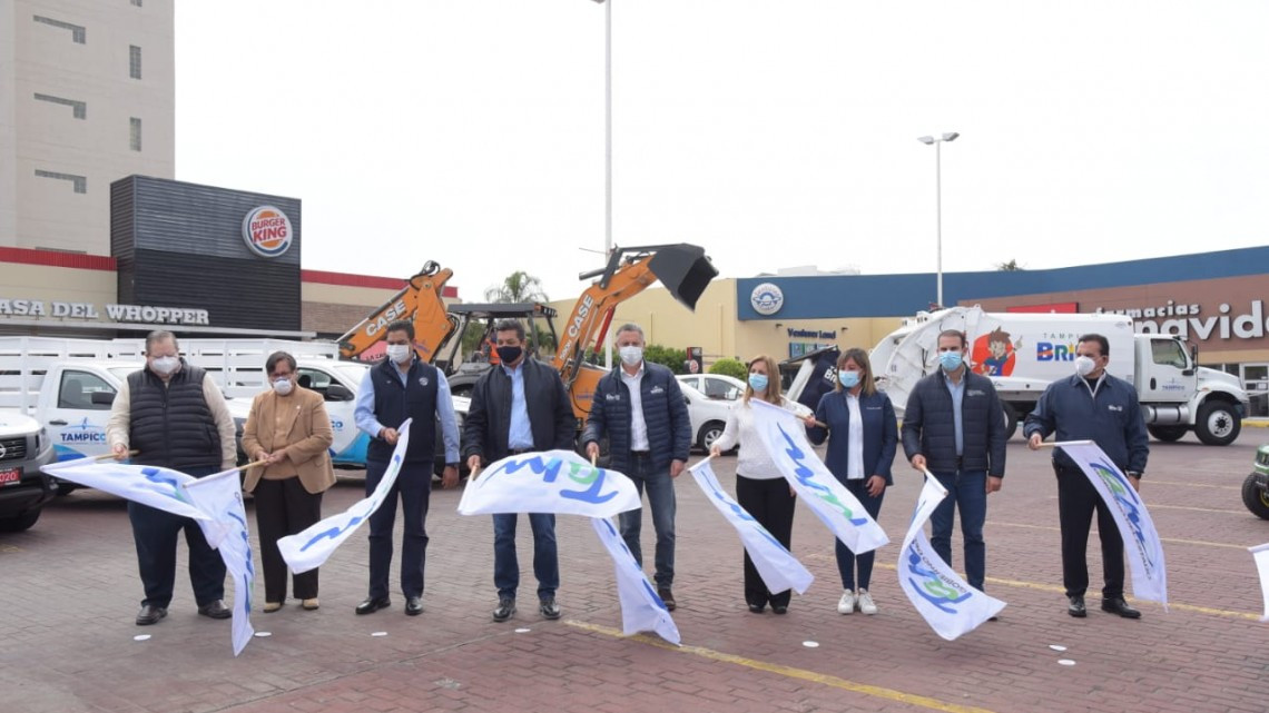Entregan Cabeza de Vaca y Chucho Nader Maquinaria y Equipo para Limpieza