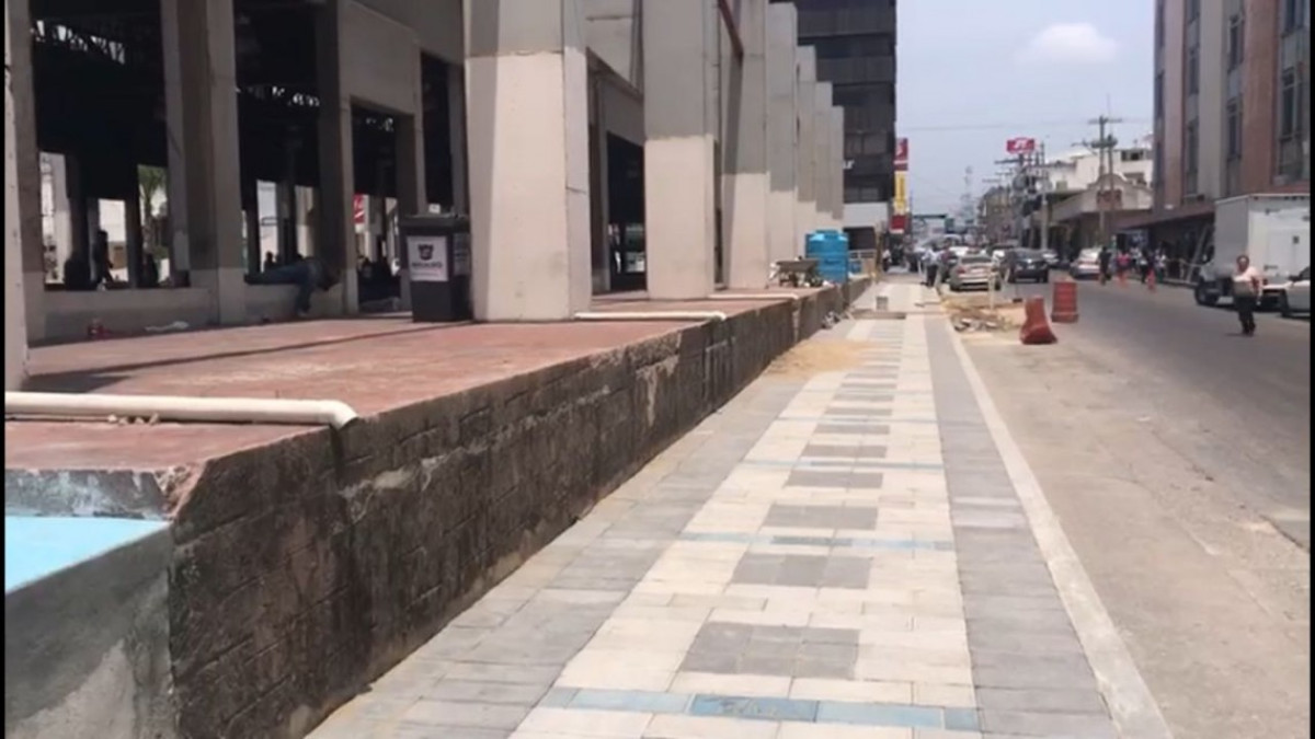 Encarece obra de rehabilitación de plaza principal
