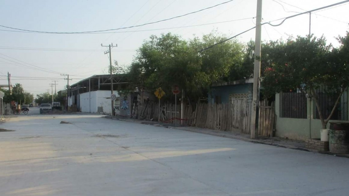 Utilizan pavimentación para nivelar banquetas