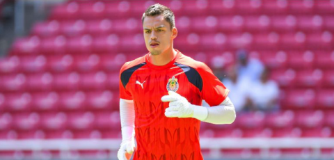 Óscar Whalley disputa su primer juego oficial con las Chivas