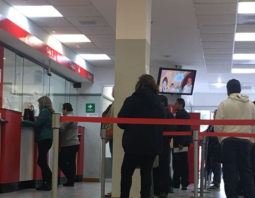 Burócratas se quejan por retrasos en entrega de fondos