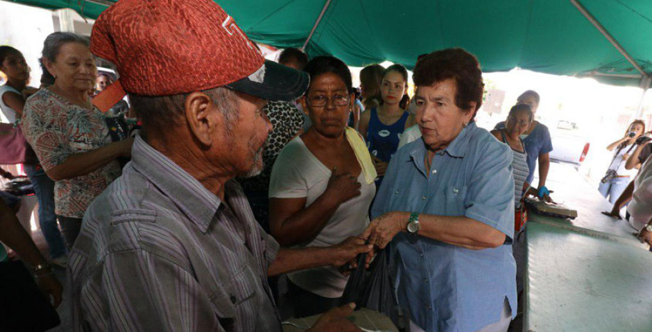  Realizan jornada de venta de abarrotes a bajo costo