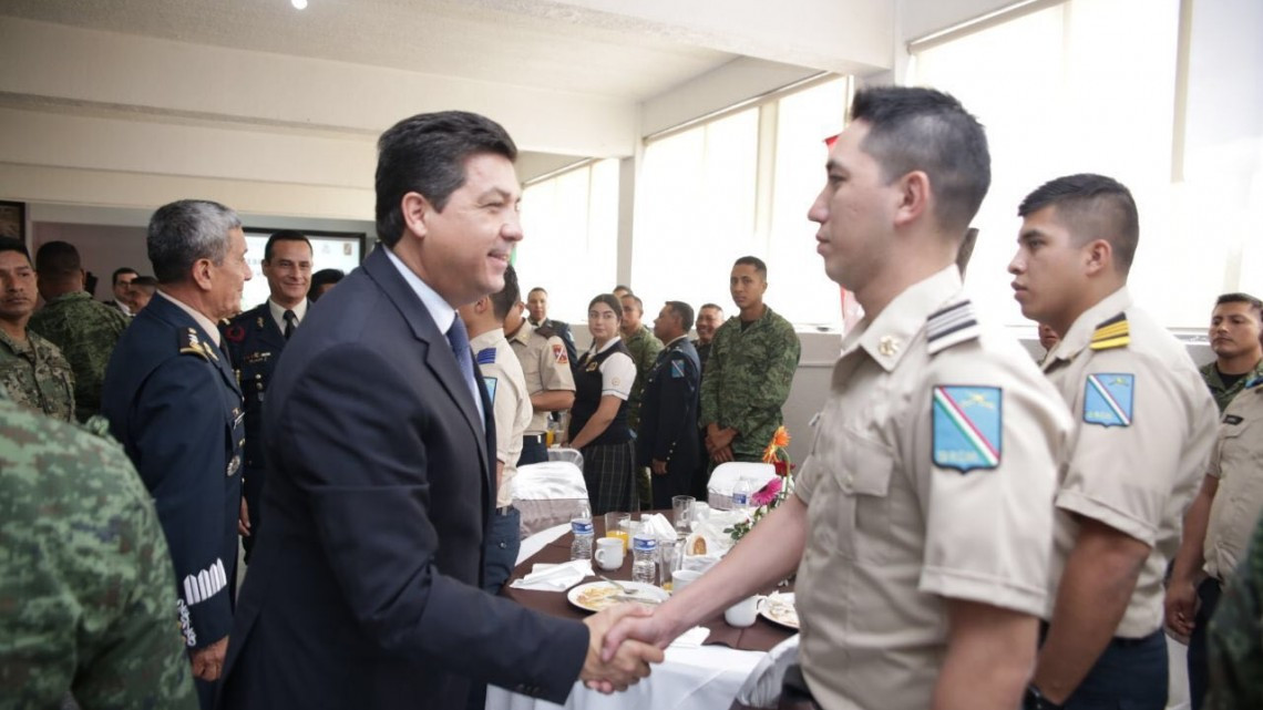 Reconoce FGCV al Ejército Mexicano en su día