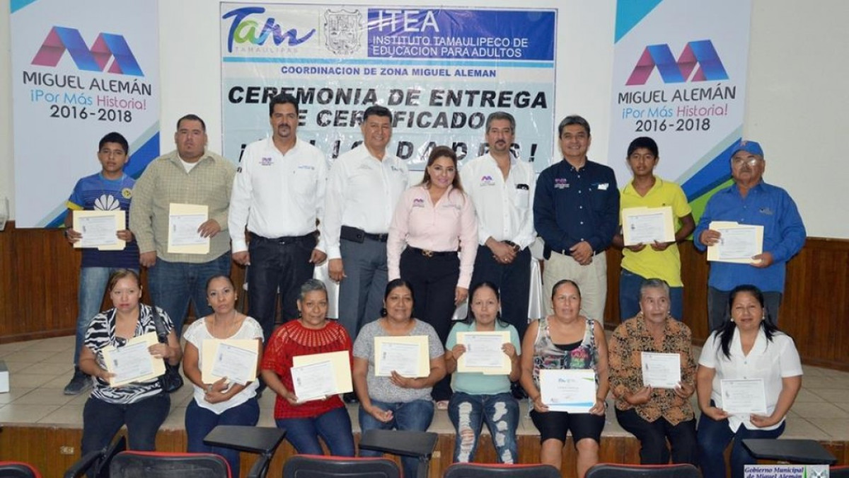 Entrega ITEA certificados de primaria y secundaria