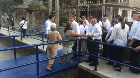 Entrega Gobernador en la Revolución Verde un dren pluvial