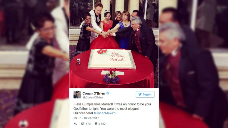Conan O´Brien apadrina fiesta de "XV años"