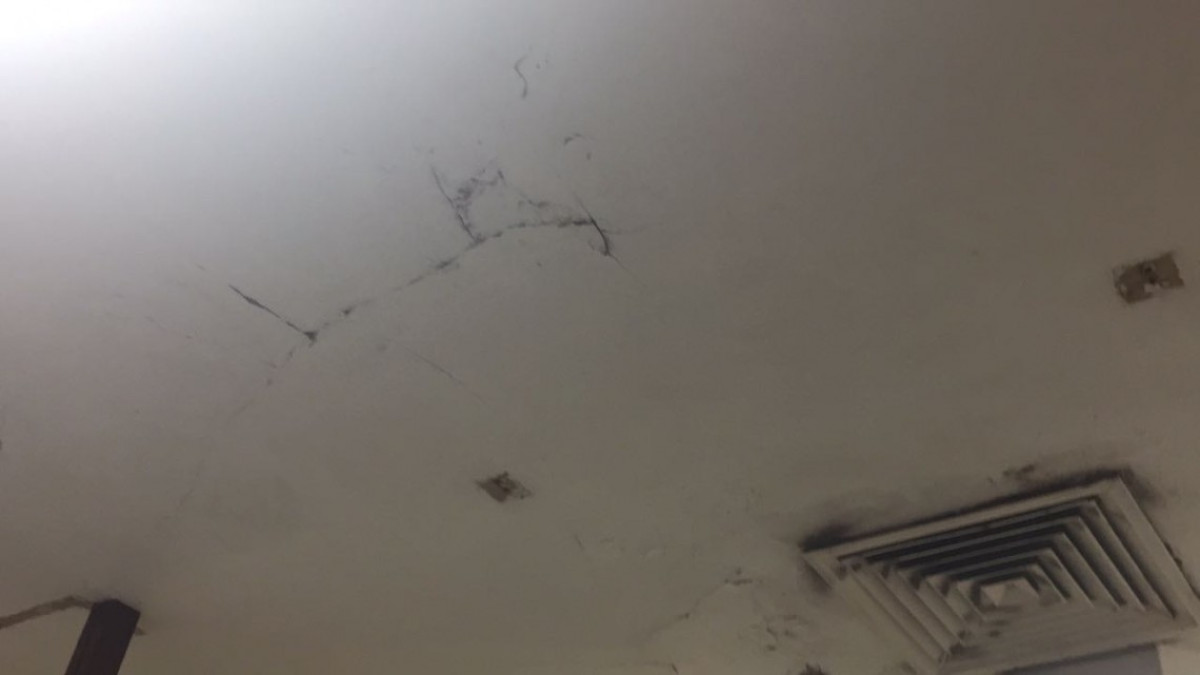 Siguen las goteras en el quirófano del hospital civil de Madero