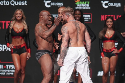 ¡Alboroto previo a la pelea del año!: Mike Tyson golpea a Jake Paul en la ceremonia de pesaje 