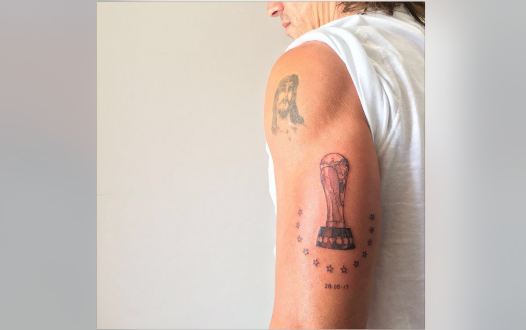 Almeyda cumple y se tatúa el doceavo título de Chivas