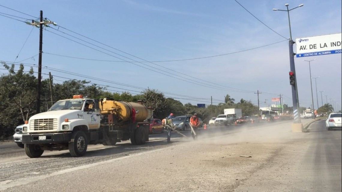 Congestionamiento vial por obra de reencarpetado