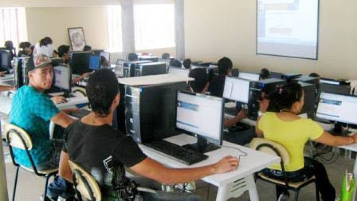 Gestionan recursos para instalar centro de cómputo gratuito