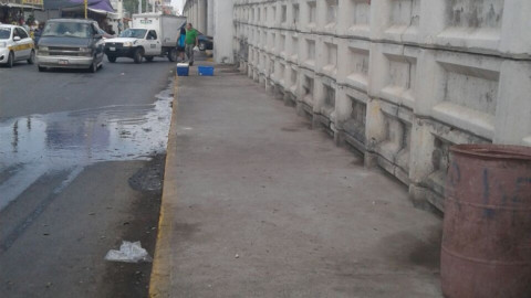 Dejan limpia periferia del panteón tras día de muertos