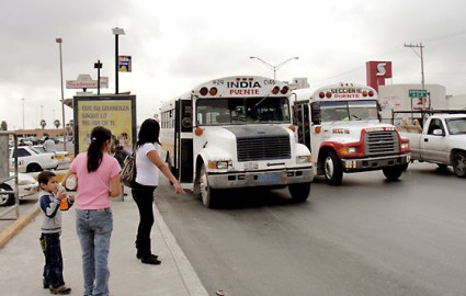 Conceden subsidio para permisionarios del transporte público