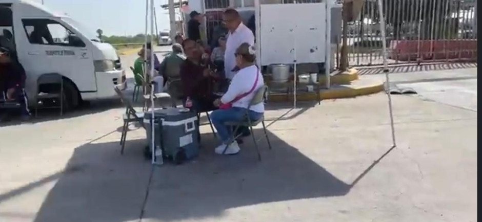 Protestan jubilados y pensionados de Pemex apor falta de servicios médicos