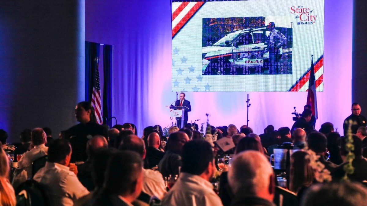 Asiste Maki Ortiz a Informe de Gobierno de Jim Darling