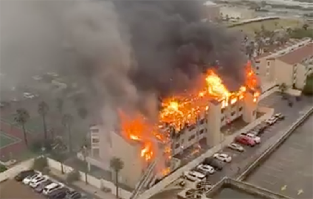 Se registra incendio en complejo de condominios en La Isla del Padre, Texas