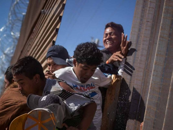 Pide Trump se deporte a caravanas, amenaza con cierre de frontera
