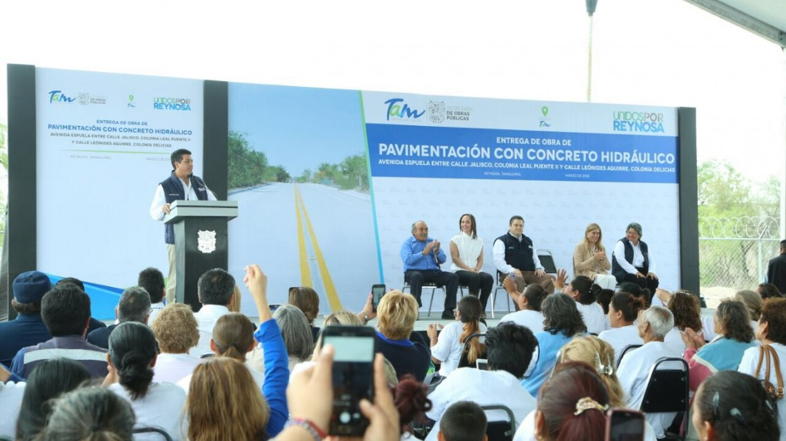 Gobernador inaugura pavimentación de vialidad y parque recreativo