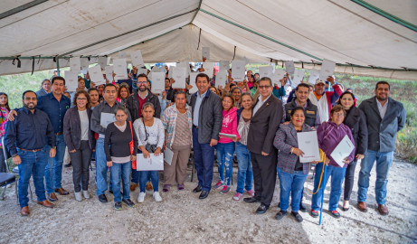 Entrega INSUS escrituras a familias de Matamoros