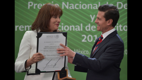 Entrega EPN reconocimiento Premio Nacional de Deportes 2016