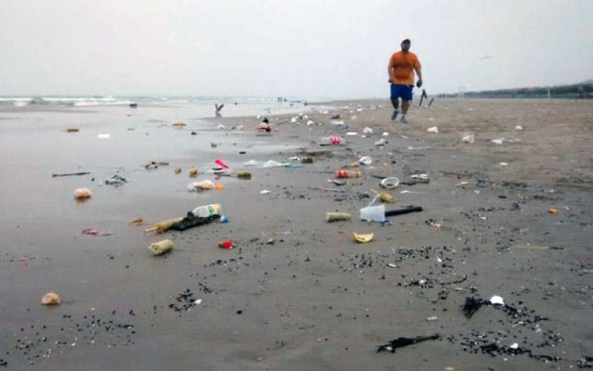 Lamentan desechos de turistas en Playa Miramar