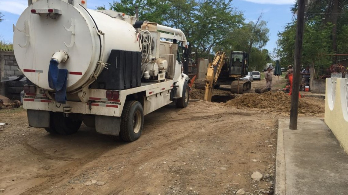 Aguas negras inundan domicilios de la colonia Tampico - Altamira