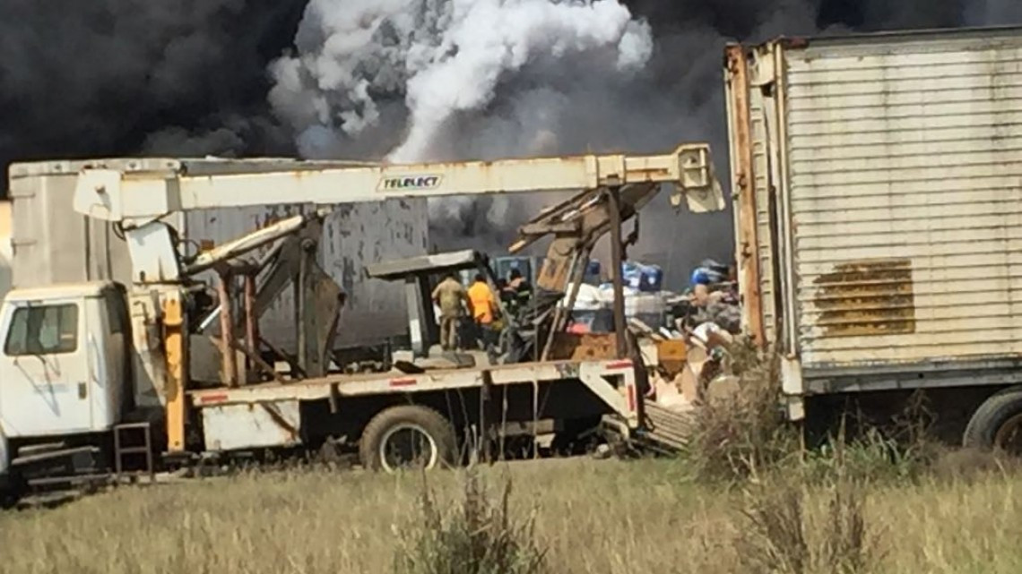 Dantescos incendios dañan equipo de cuerpos de emergencia